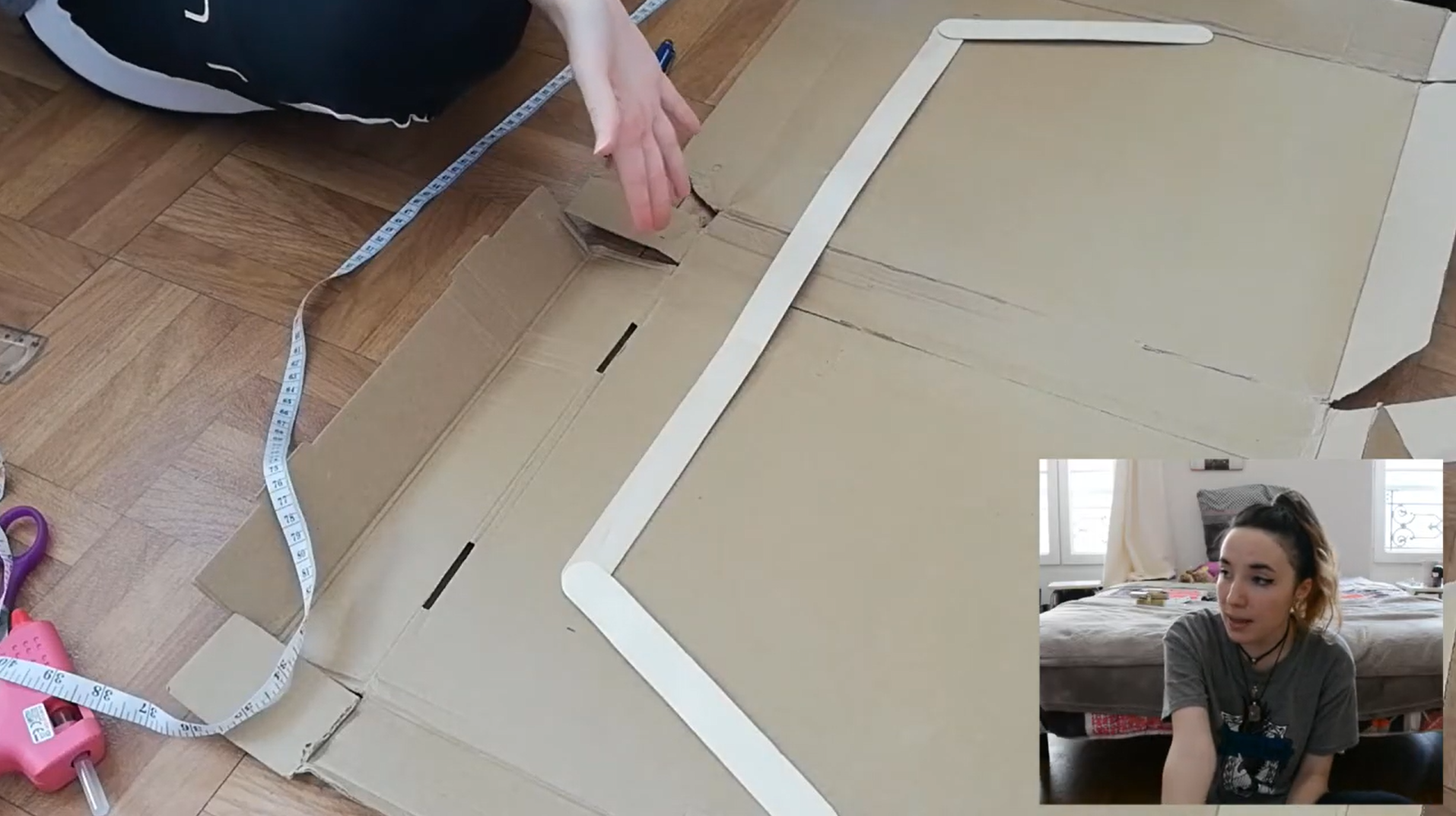 Extrait vidéo où je créé une étagère en DIY